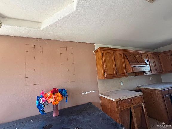 3rd image of 256 W Handy Dr