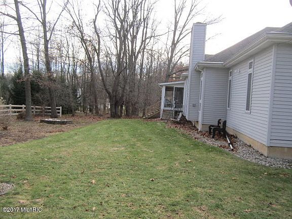 4th image of 161 Westchester Way