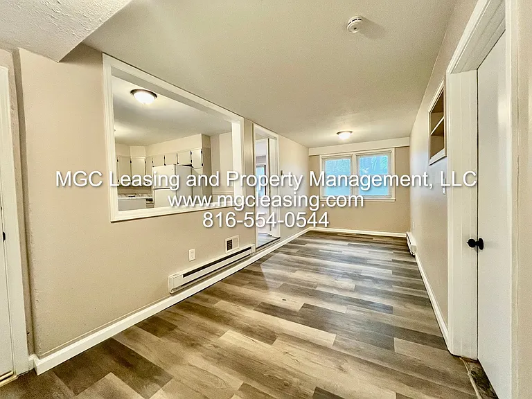 102 SE 9th St — Photo 5