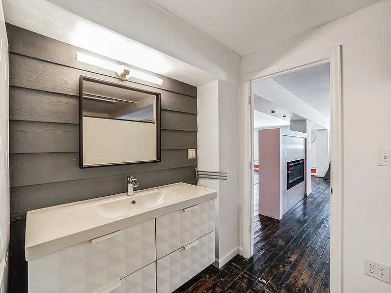 227 N Broadway #205 — Photo 14