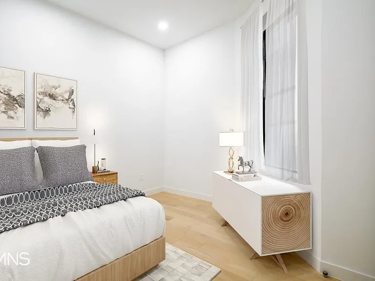 1760 1st Ave #14 — Photo 3