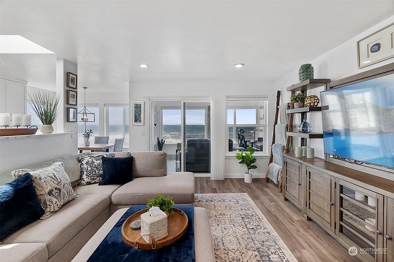5th image of 1443 Ocean Shores Boulevard SW #301