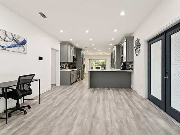3rd image of 706 E James St