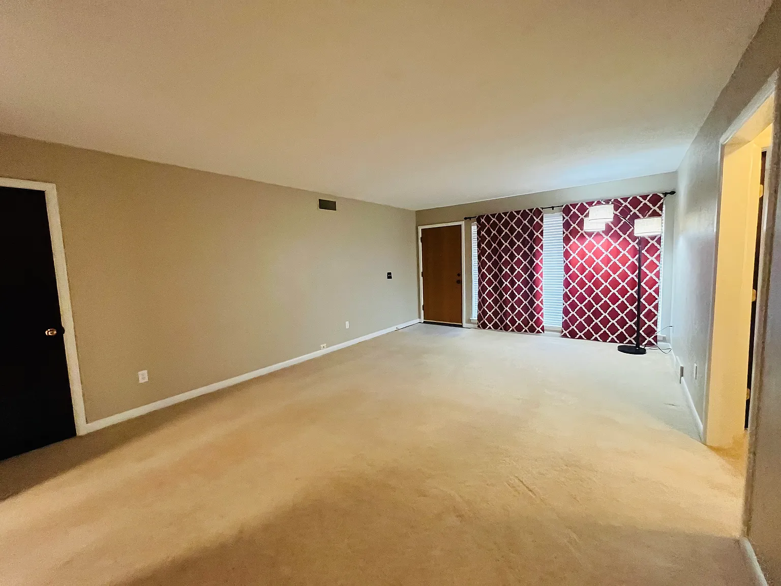 3 bed, 1.5 bath, 1273 sqft, $1,425 — Photo 3