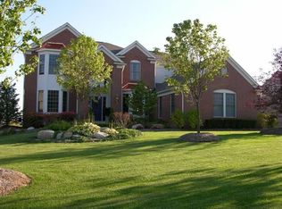 5720 Stonehaven Blvd, Rochester, MI 48306