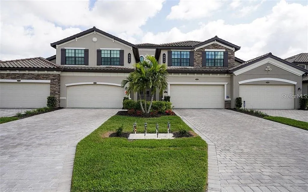 3 bed, 2.0 bath, 2108 sqft, $4,800 — Photo 3