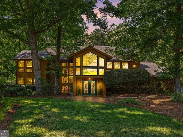 320 Skyridge Dr, Sandy Springs, GA 30350