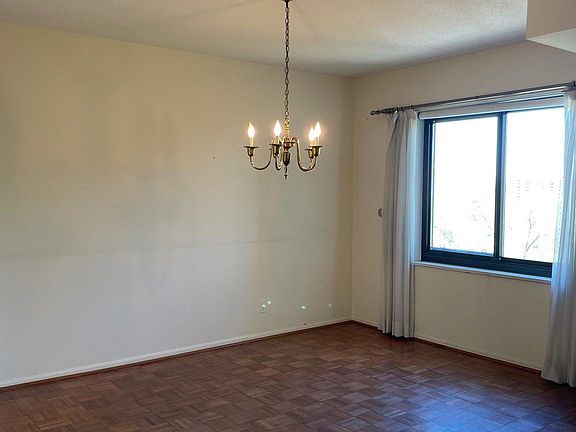 5th image of 309 Yoakum Pkwy APT 716