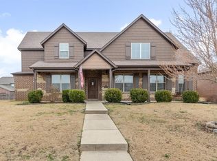 2200 NE Steinbeck Dr, Bentonville, AR 72712