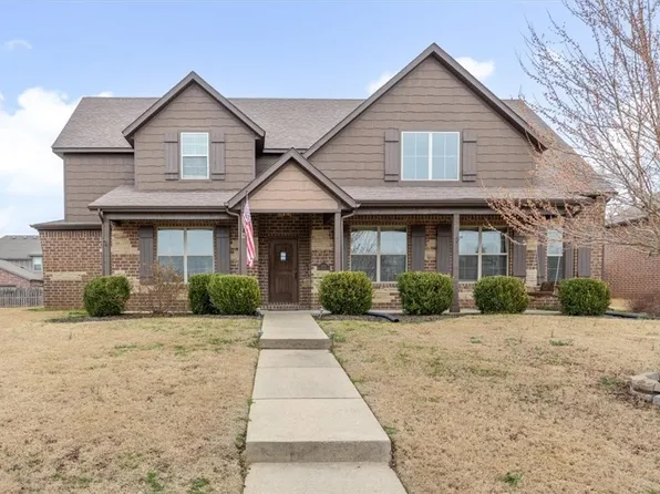 2200 NE Steinbeck Dr, Bentonville, AR 72712