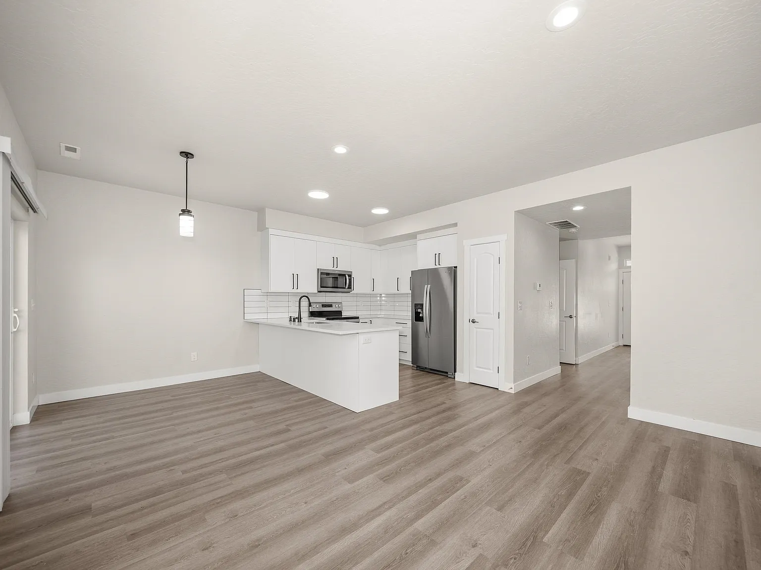 11905 E Spruce Ln — Photo 3