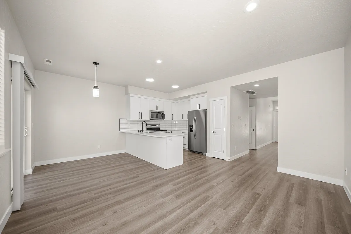 Building Photo - 11915 E Spruce Ln
