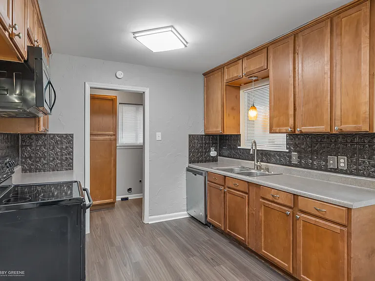 3981 Stuart Ave — Photo 4