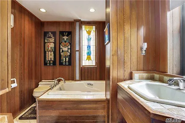 Sold by Redfin Real Estate | media 19