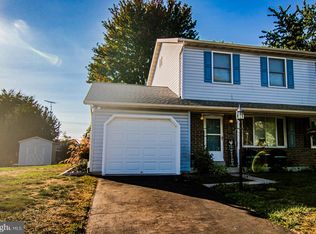 90 Sycamore Ln, Hanover, PA 17331