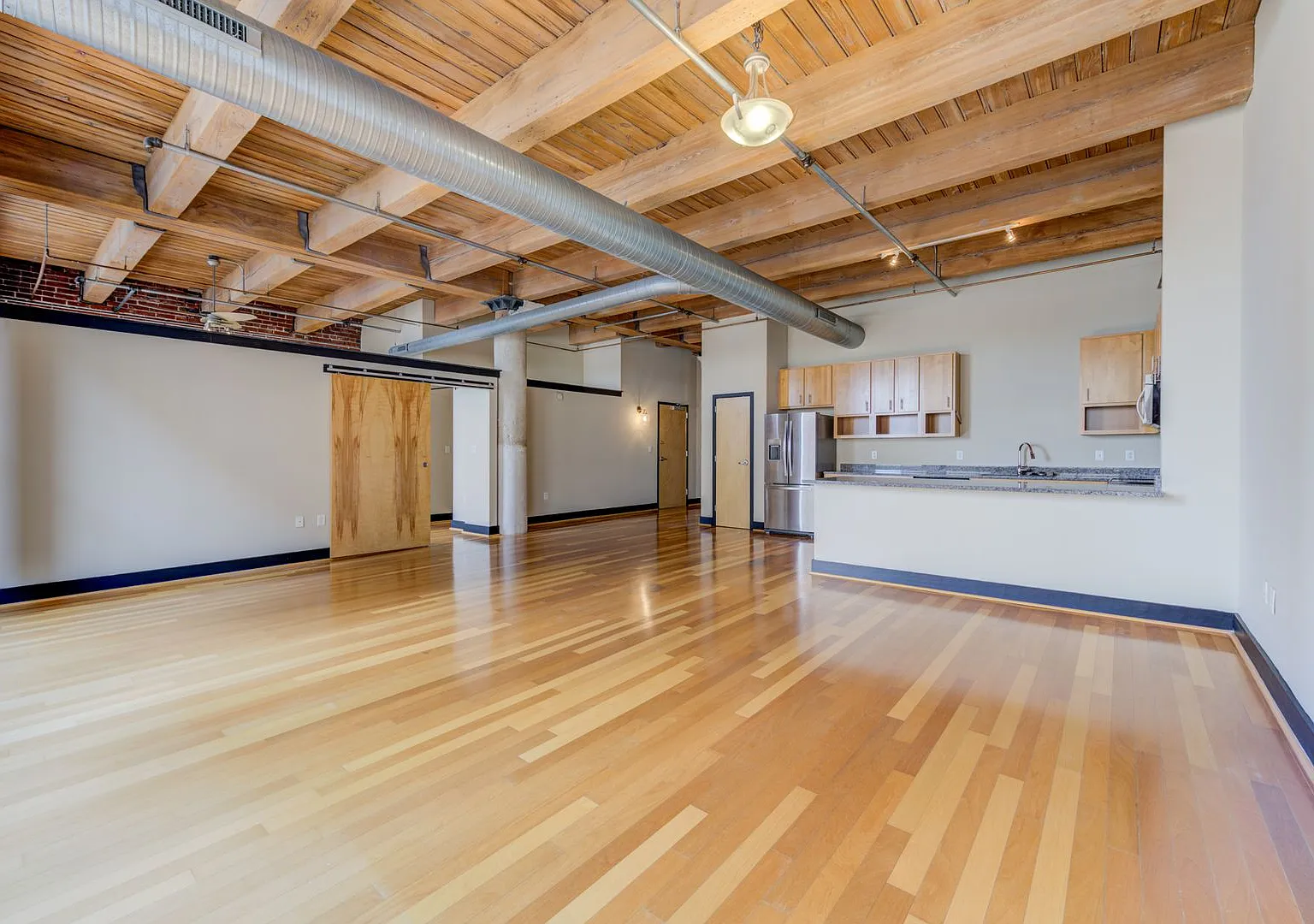 Beautiful Condo in Washington Loft District — Photo 4