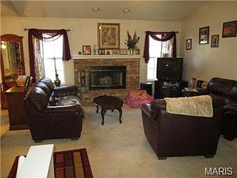 4th image of 60 Forest Ln