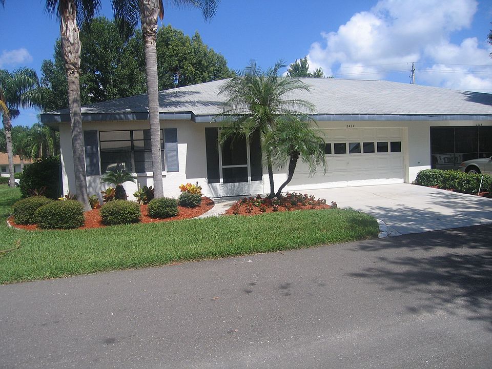 Front of Condo Home