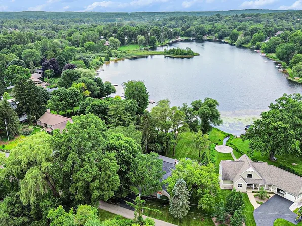 6823 Park Lake Dr, Clarkston, MI 48346