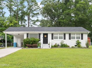 7 McArthur Dr, Jacksonville, NC 28546