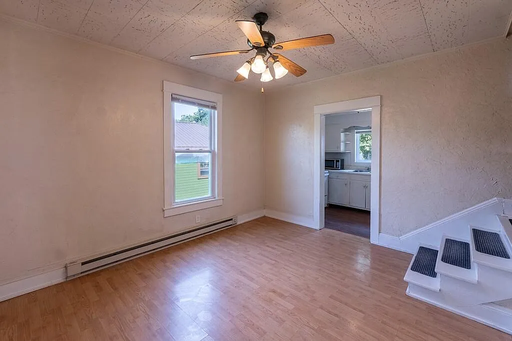 3 bed, 1.5 bath, 1314 sqft, $1,100 — Photo 3
