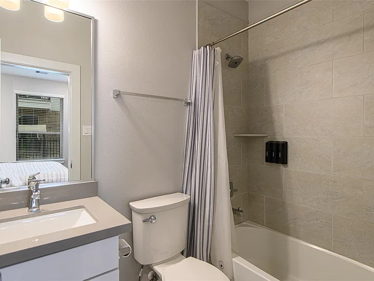 1274 N Post Oak Rd #B — Photo 18