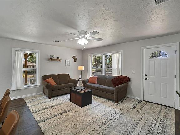 4th image of 218 Wilcox Way St