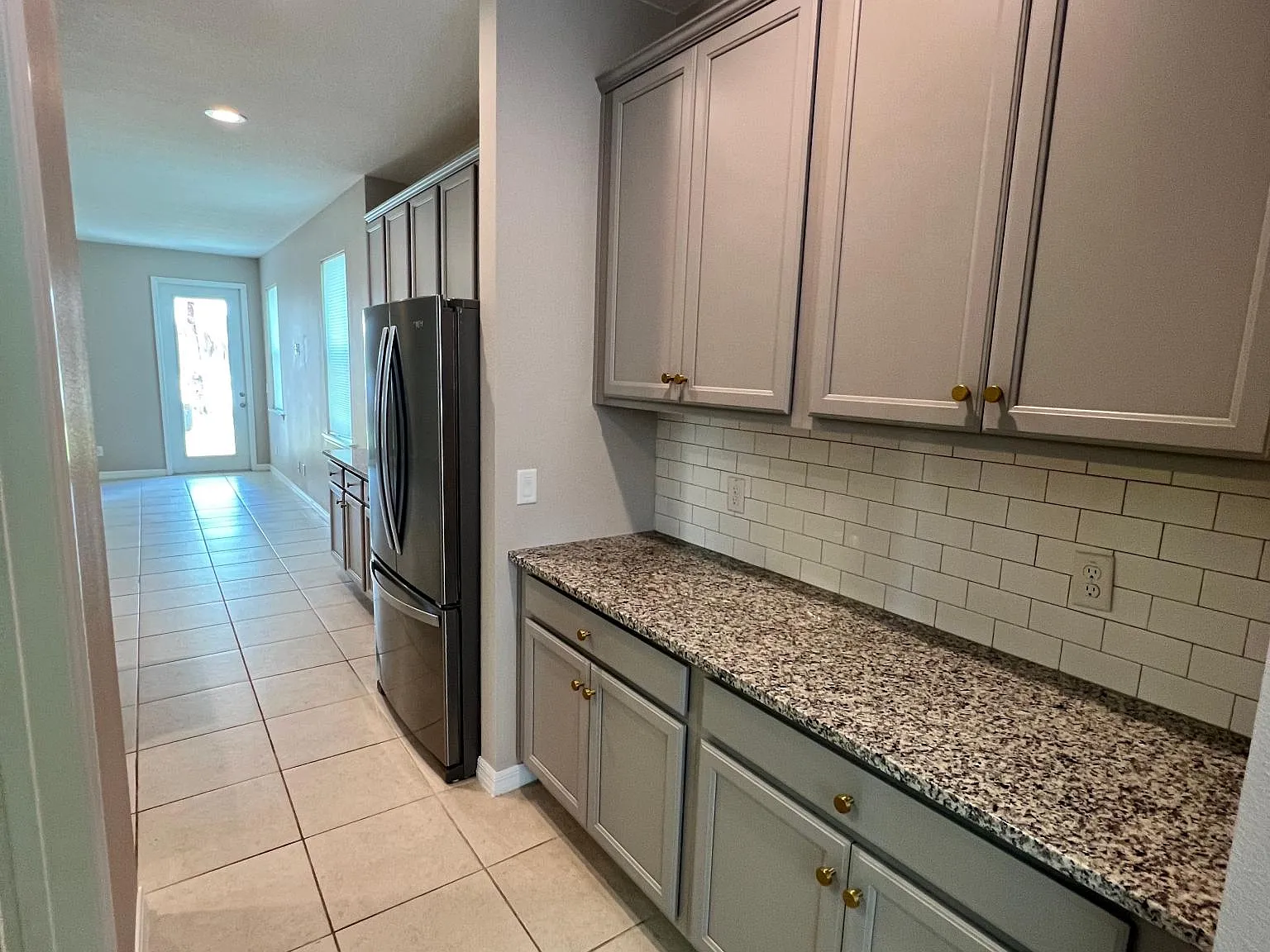 14984 Renaissance Ave — Photo 4