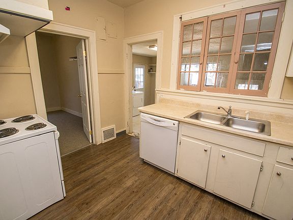 4th image of 2263 S Josephine St