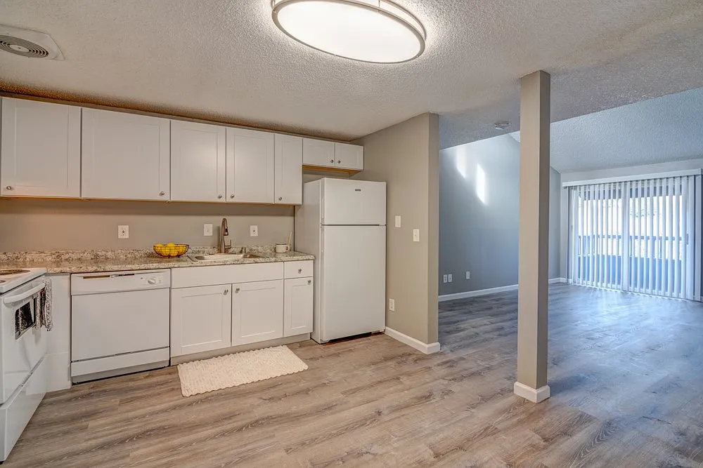 3 bed, 1043 sqft, $1,775 — Photo 3