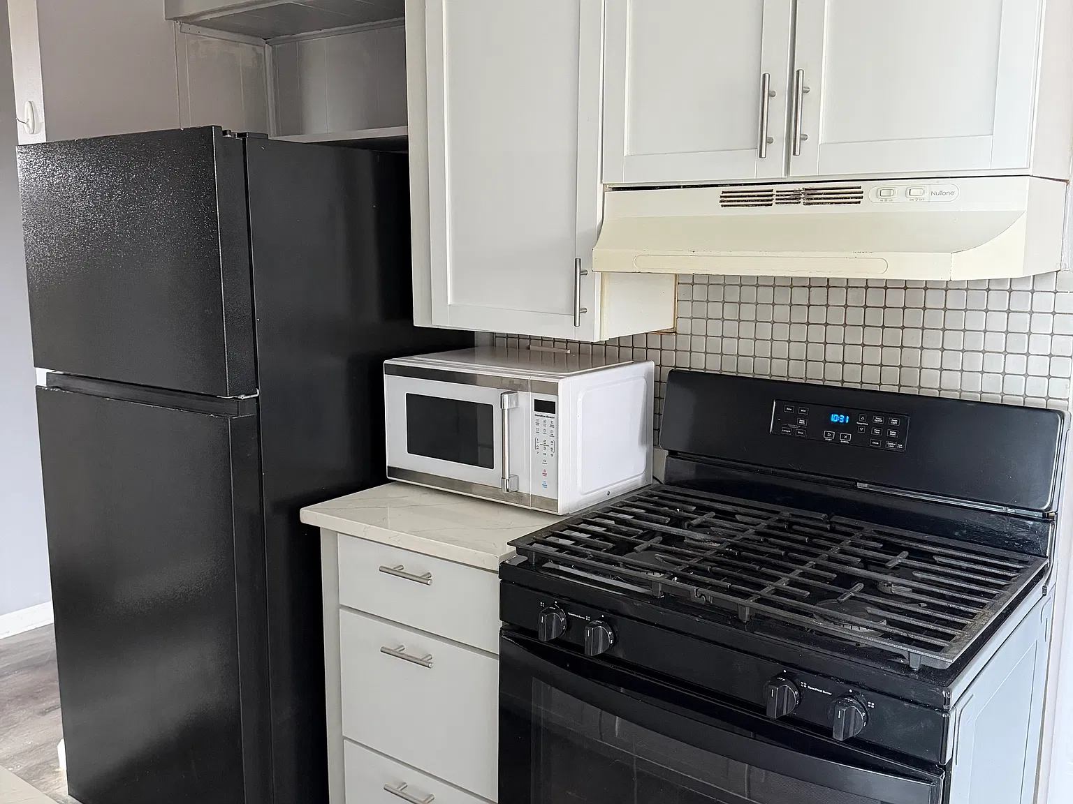 1 bed, 800 sqft, $1,600 — Photo 3