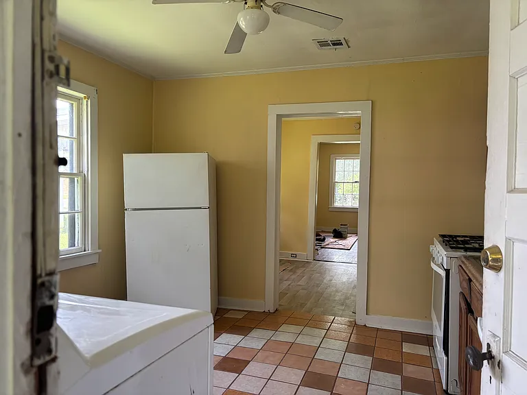 127 Louisa Blvd — Photo 6
