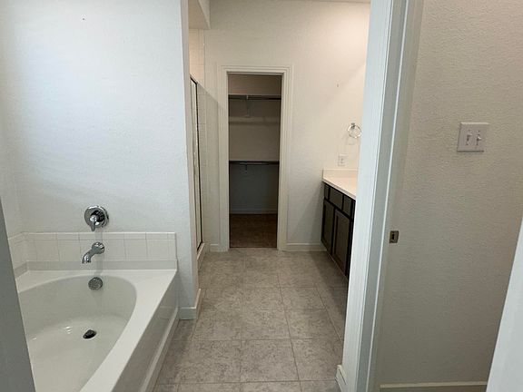 3rd image of 3917 Spencer Ln