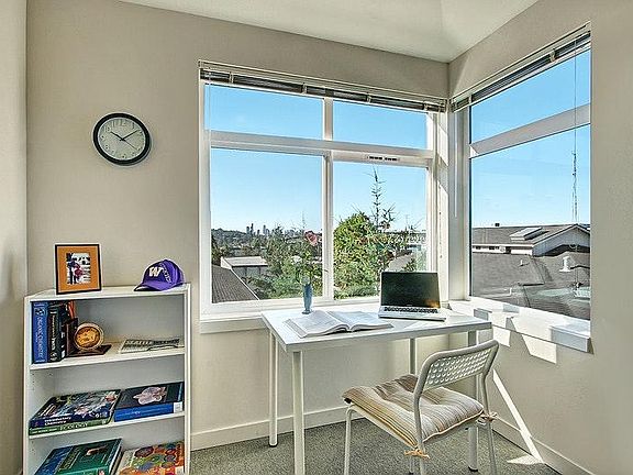 3rd image of 4217 9th Ave NE APT 201