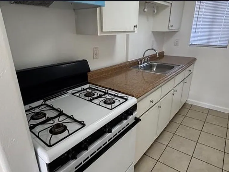 304 Clyde St #B — Photo 6