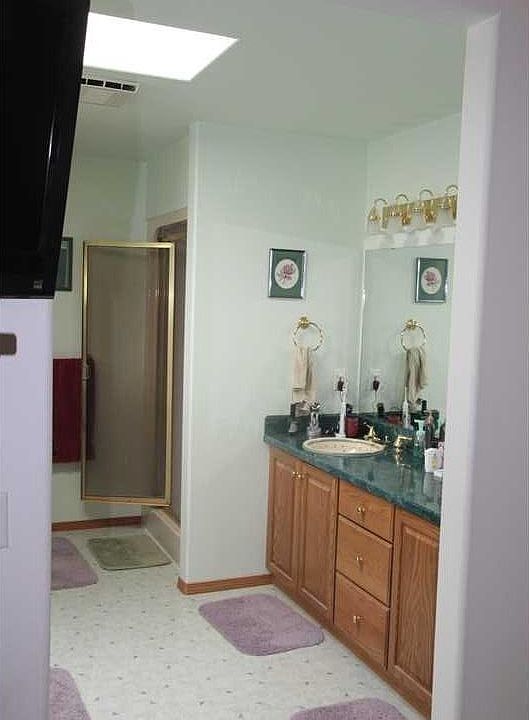 master shower/double sinks