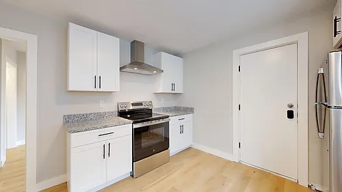 225 E Eagle St #3 Photo 1