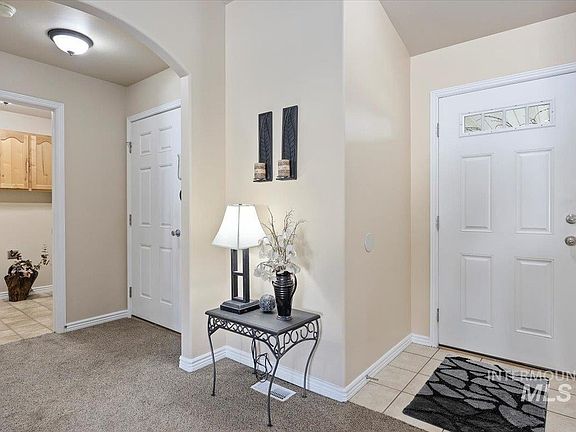 4th image of 940 Arrow Wood Ct