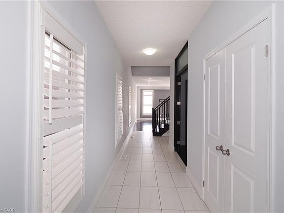 5th image of 296 Countrystone Cres