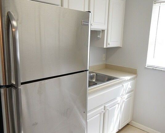 5th image of 920 W New York Ave #B203