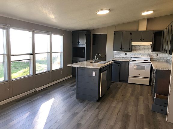 2nd image of 805 Holly Ct