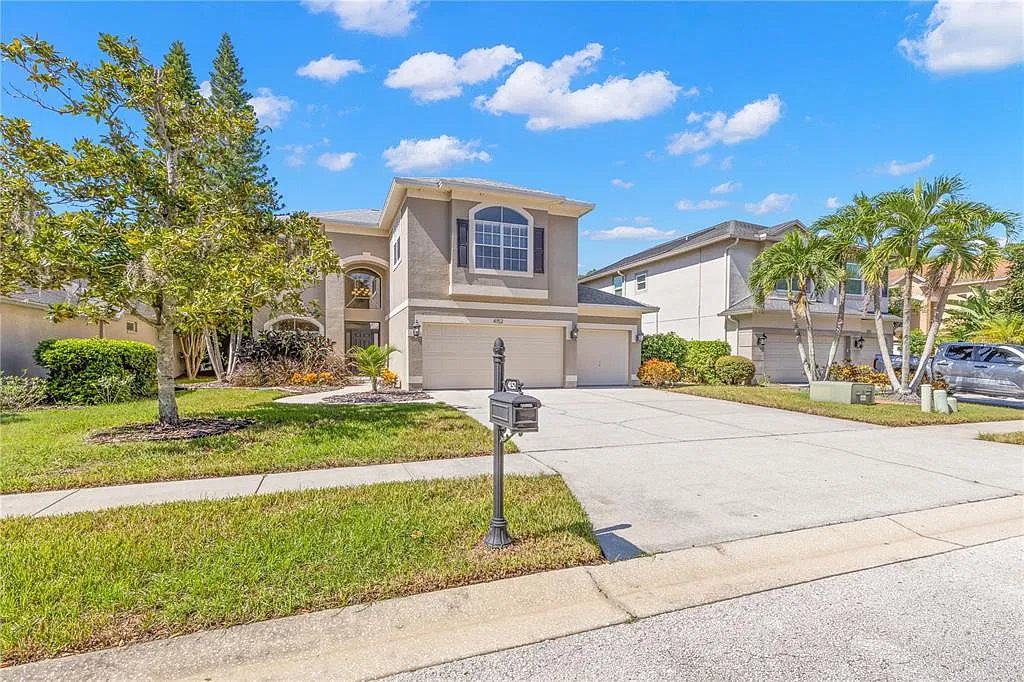 4 bed, 3.0 bath, 2878 sqft, $4,500 — Photo 2
