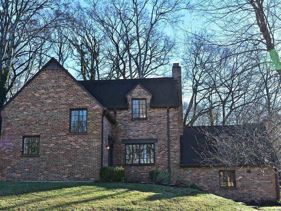 Front view of the home.