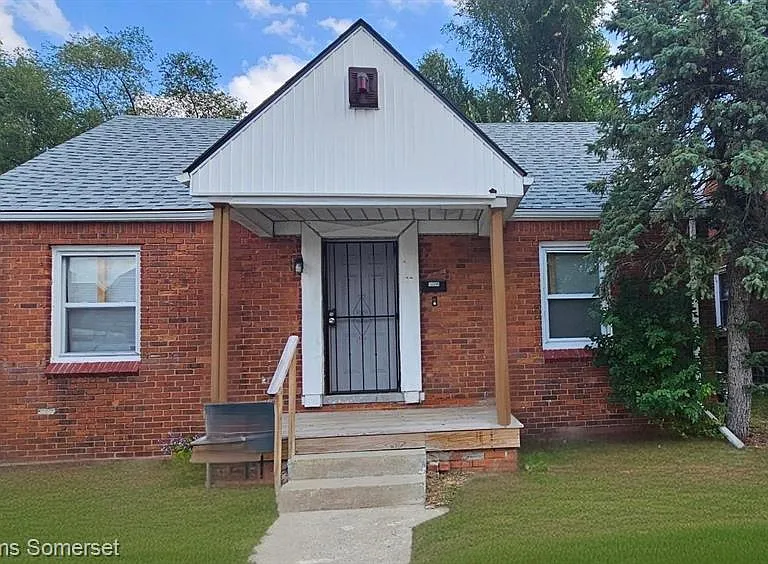 16898 Lilac St — Photo 1