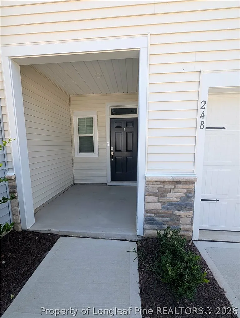 3 bed, 2.5 bath, 1581 sqft, $1,790 — Photo 3