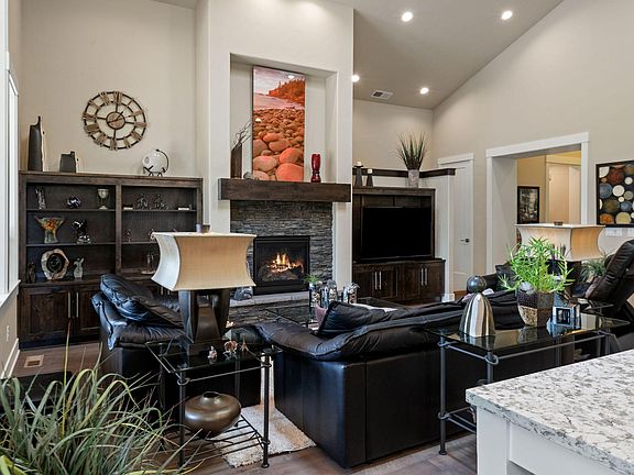 5th image of 2541 NW Pine Terrace Dr
