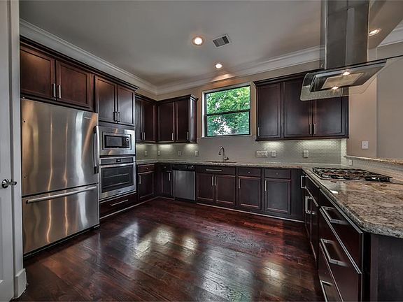 5th image of 830 W 19th St Unit B