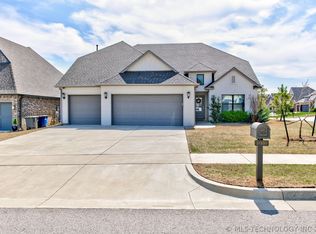 1026 W 87th St, Tulsa, OK 74132