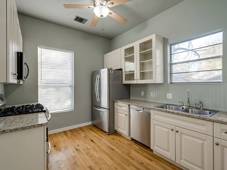 1303 Canterbury St — Photo 5