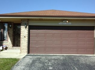 2526 Lake Shore Dr, Lynwood, IL